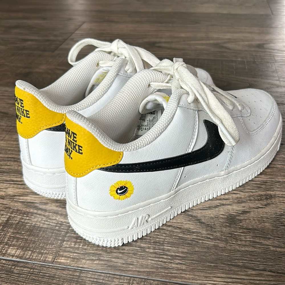 Nike Air Force 1 Low
Have a Nike Day White Gold